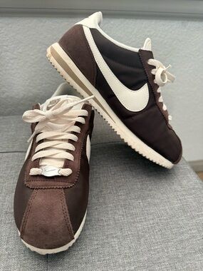 Nike womens Retro  - Brown & Cream